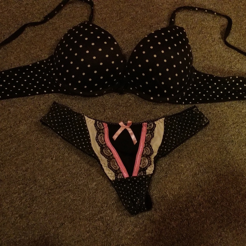 ***VS Bra and 2 Panty Set Bundle***